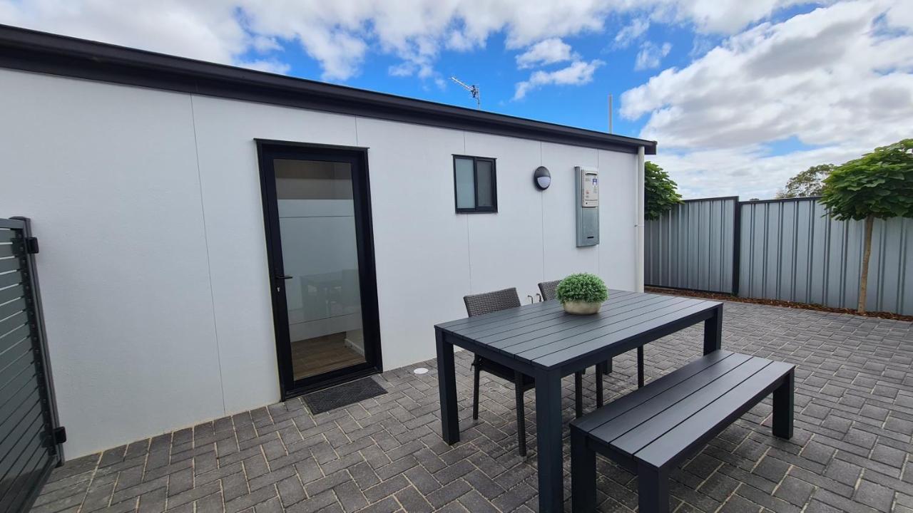 The Avenue Inn Naracoorte Bagian luar foto